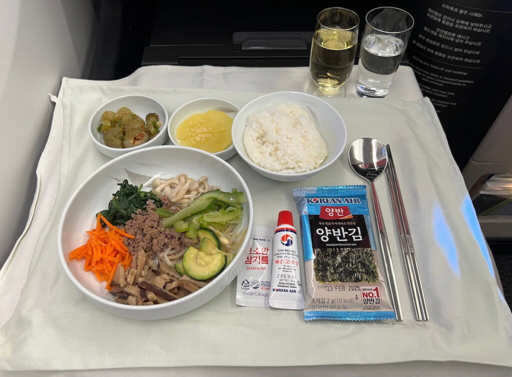 Mukbang YouTuber Apologizes After Ordering Food 20 Times On One Flight Mukbang YouTuber Apologizes After Ordering Food 20 Times On One Flight