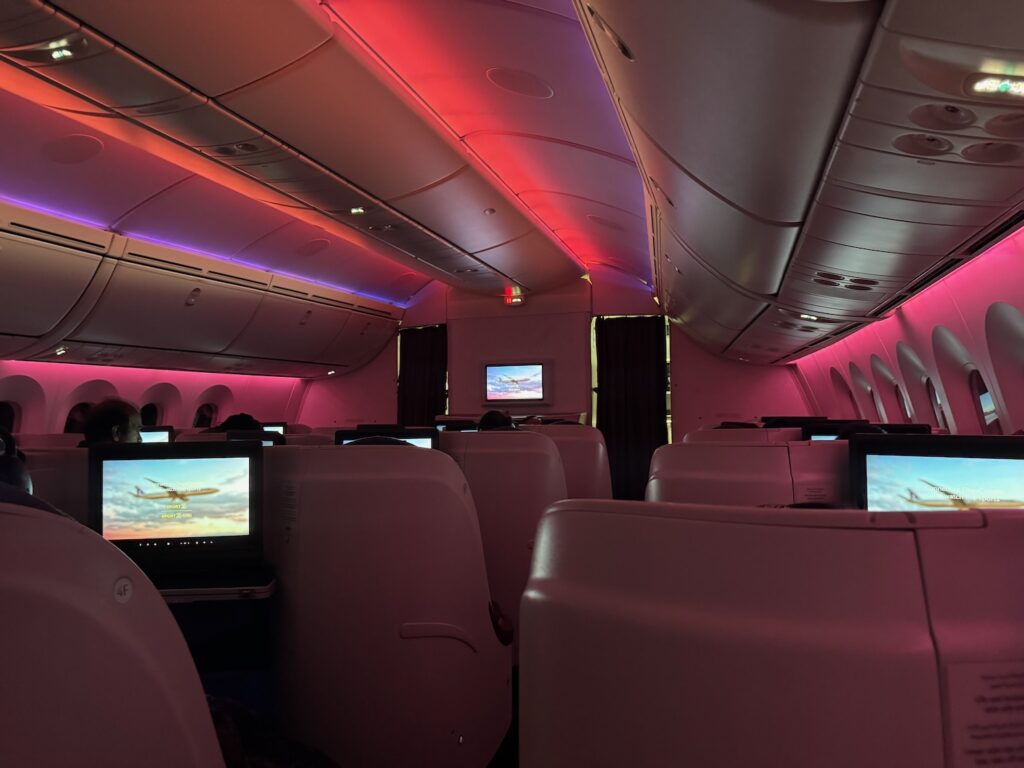 My Late-Night Flight To Delhi In Qatar Airways 787-8 Business Class…