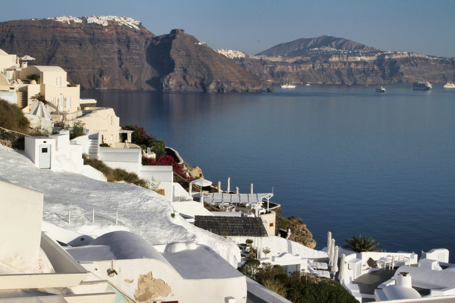 Santorini Caps Cruise Crowds as Europe Tightens Controls