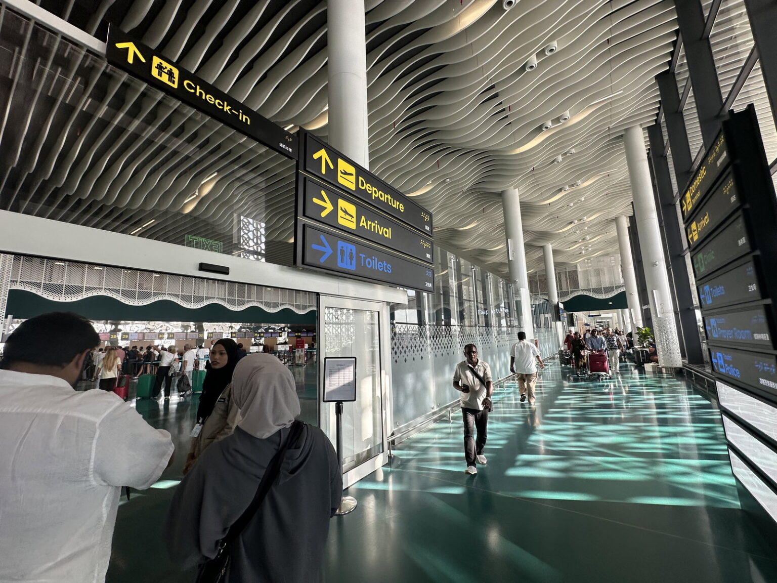 Community Review: New MLE Airport (Departures And The Koveli Lounge)