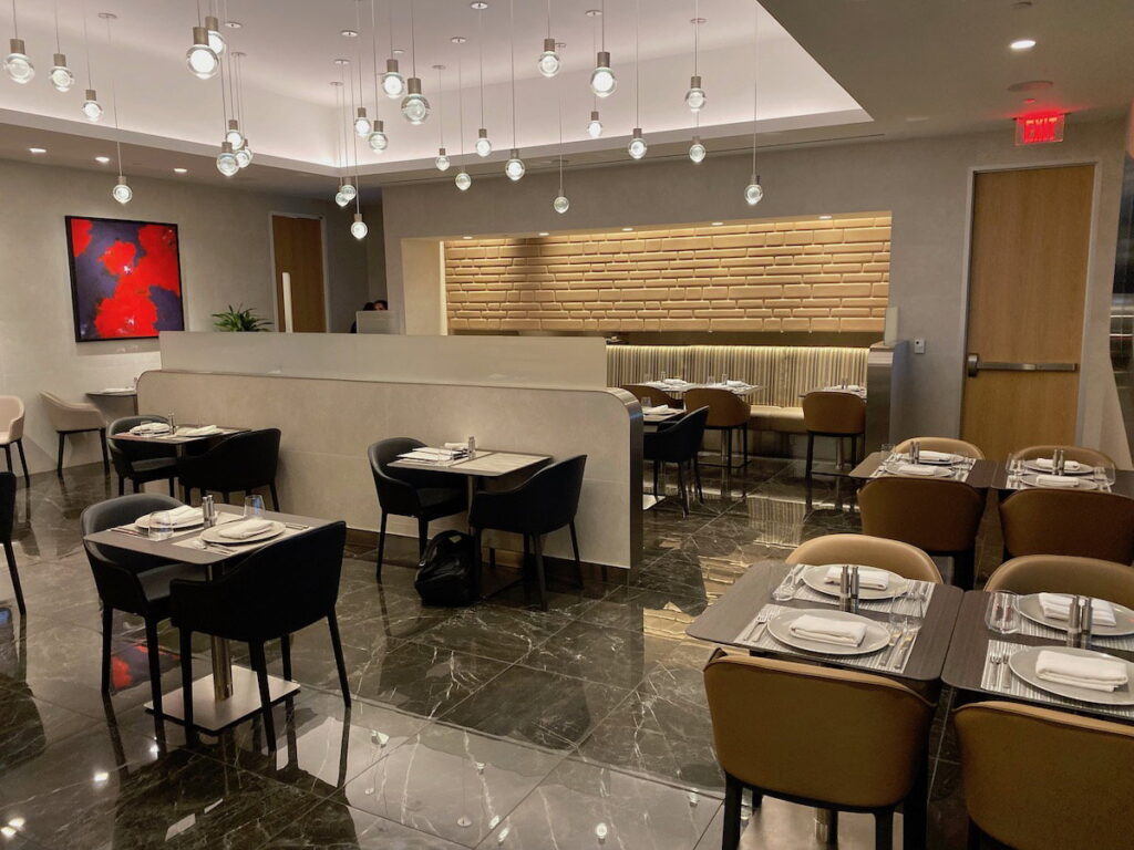 Flagship Dining: American Expands A La Carte Lounge Dining To Business Class