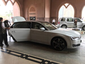 Which Airlines Offer Complimentary Chauffeur Service? Which Airlines Offer Complimentary Chauffeur Service?