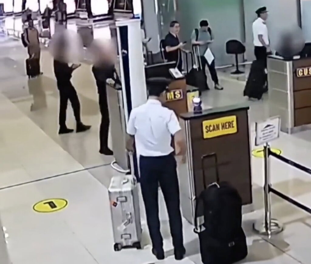 Malaysia Airlines Pilot Caught Smuggling 70K Ecstasy Pills And Vial Of Clean Urine, Then Fails Drug Test Malaysia Airlines Pilot Caught Smuggling 70K Ecstasy Pills And Vial Of Clean Urine, Then Fails Drug Test