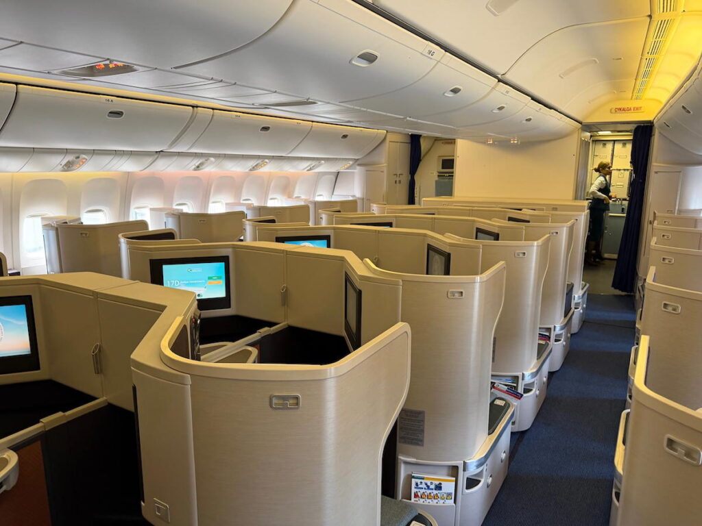 Review: Turkmenistan Airlines Business Class Boeing 777 (FRA-ASB)