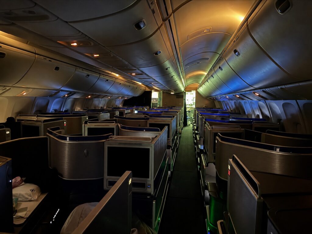 10 Hours In United Airlines 767-400 Polaris Business Class…