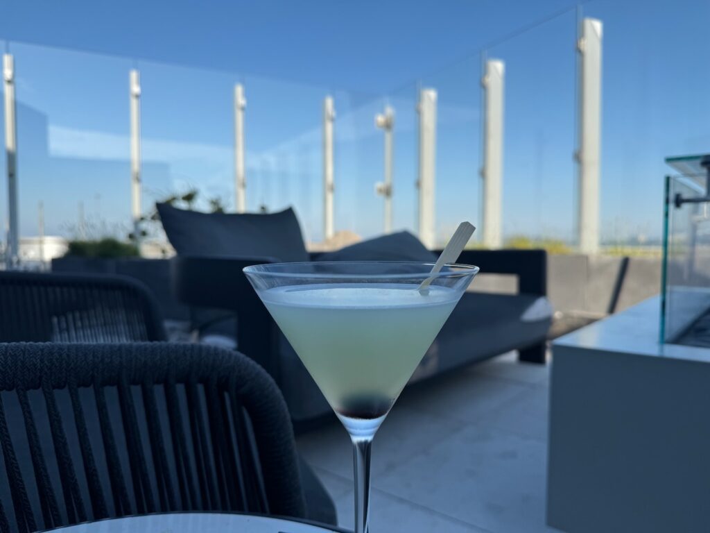 My Favorite Star Alliance Lounge At SFO Has Great Coffee, Cocktails, And A Terrace