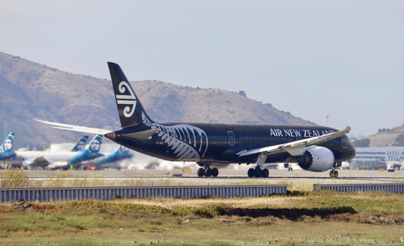 Air New Zealand Blames “Pilot Illness” After Two Pilots Allegedly Fight, Triggering 14-Hour Delay