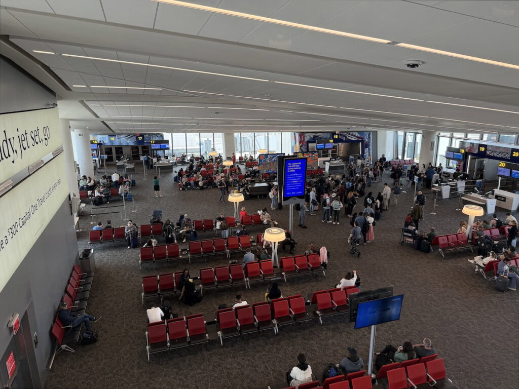 American Airlines Finally Fixing Rolling Delays: Yay, But What Took So Long?! American Airlines Finally Fixing Rolling Delays: Yay, But What Took So Long?!