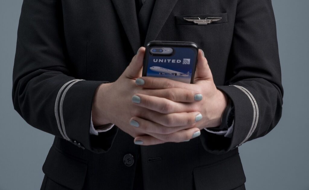 United Airlines Warns Flight Attendants: Game Delays For Extra Pay And You Could Be Fired United Flight Attendants Personal Devices