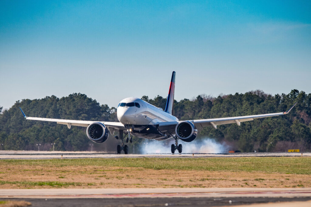 FAA Proposes A220 Fuel Line Checks For Delta And Breeze Jets DAL_A220_LANDING