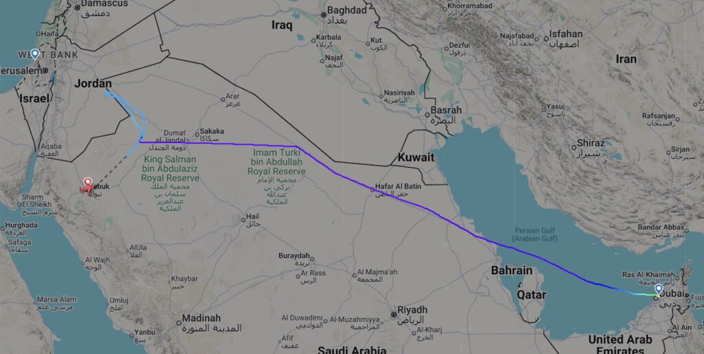 Flight path map showing flydubai flight FZ1073 diverting from its Dubai-Tel Aviv route to land in Tabuk, Saudi Arabia