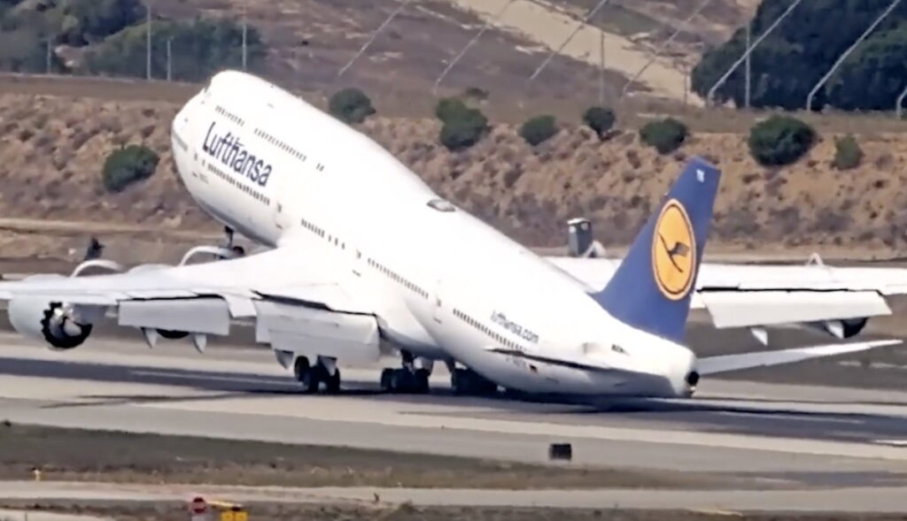 Lufthansa Boeing 747 Performs Eye-Catching Go-Around At LAX Lufthansa Boeing 747 Performs Eye-Catching Go-Around At LAX