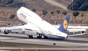 Lufthansa Boeing 747 Performs Eye-Catching Go-Around At LAX Lufthansa Boeing 747 Performs Eye-Catching Go-Around At LAX