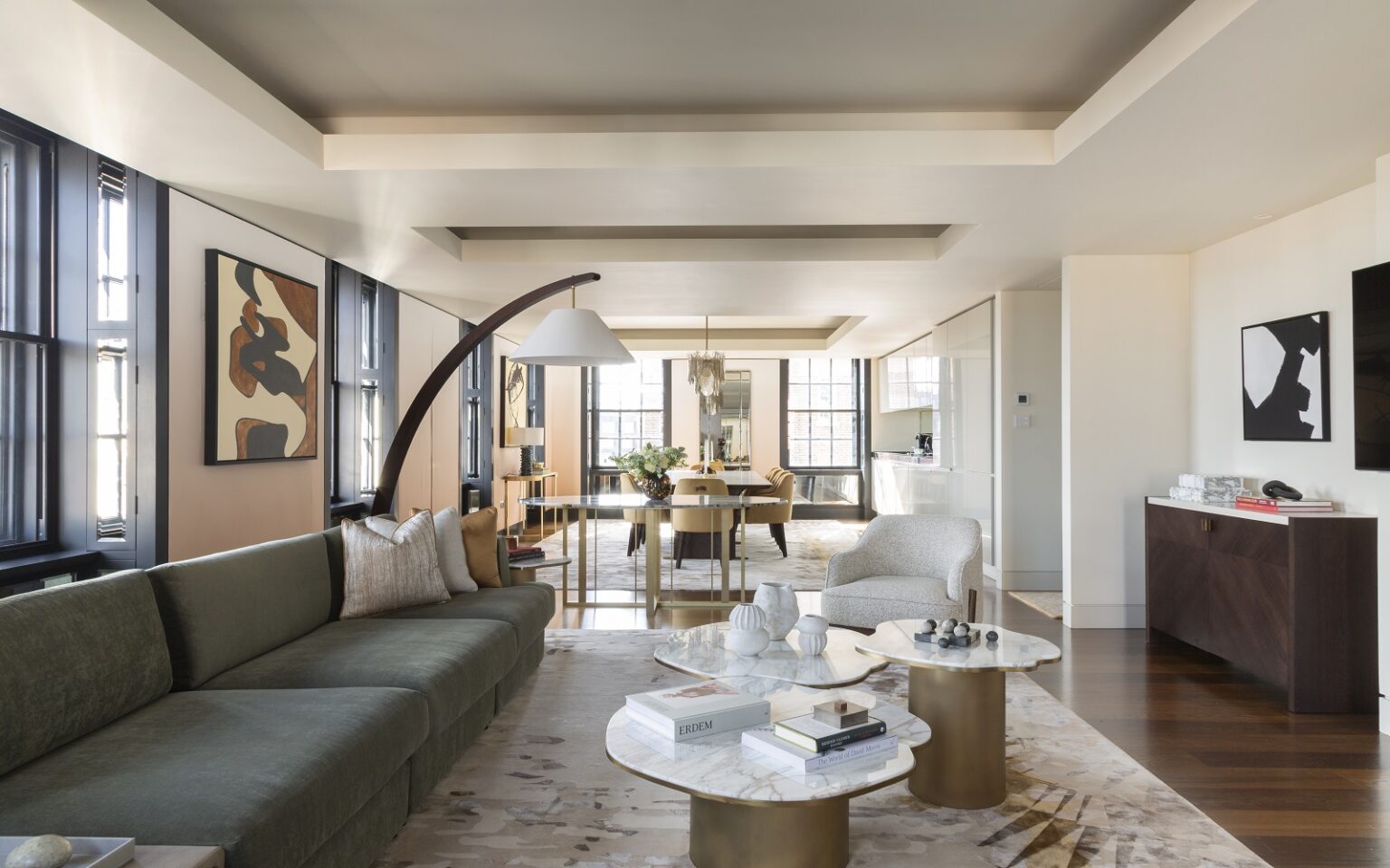 Sneak peek – new interiors revealed at Grosvenor House Suites New interiors by SP3 London and Wimberly Interiors draw inspiration from Hyde Park and Mayfair, enhancing both guest accommodation and arrival experience at Grosvenor House Suites.