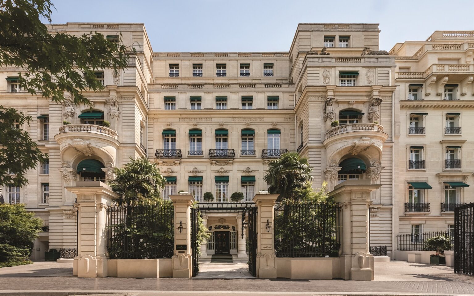 Shangri-La Paris - Courtyard @Shangri-La Paris HD (1)
