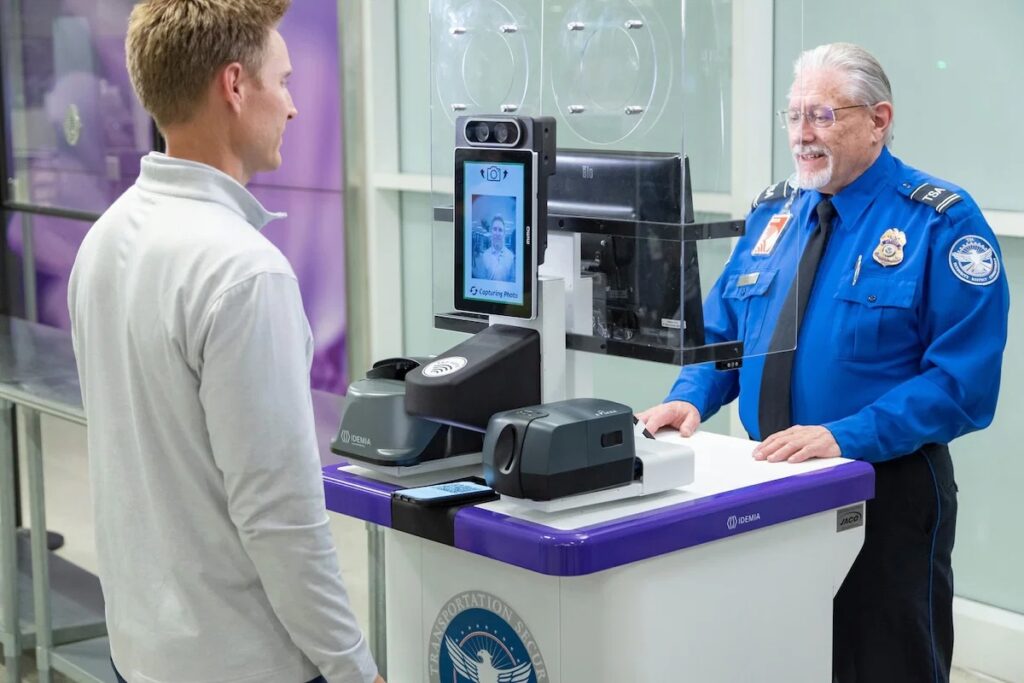 TSA Bans Chairs For Officers, Claims Standing Makes Airport Security More “Welcoming”