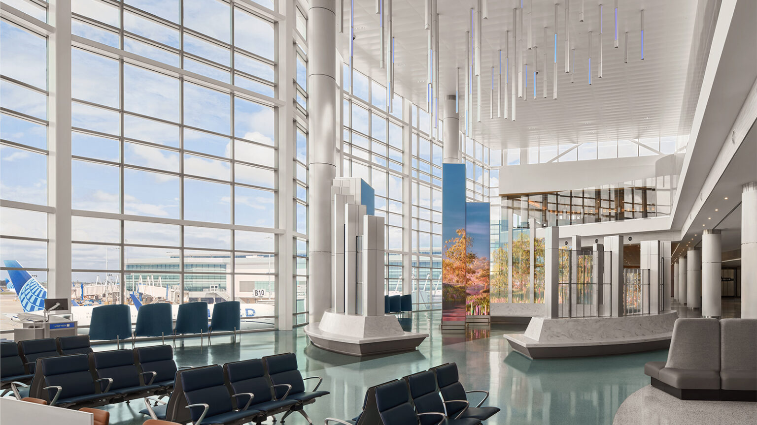 United Opens Largest Airline Club in the Americas at Houston Hub